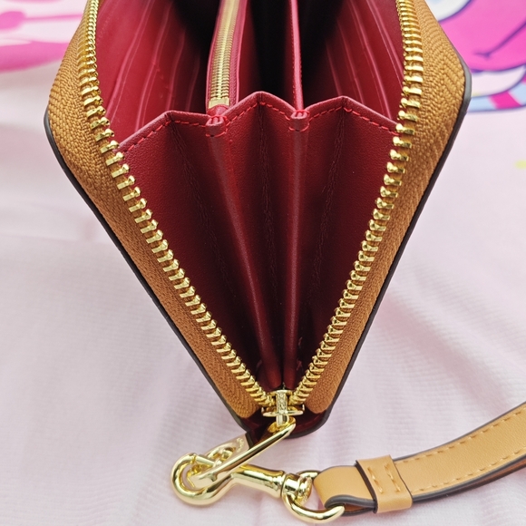 Coach Wallet - Picture 7 of 9